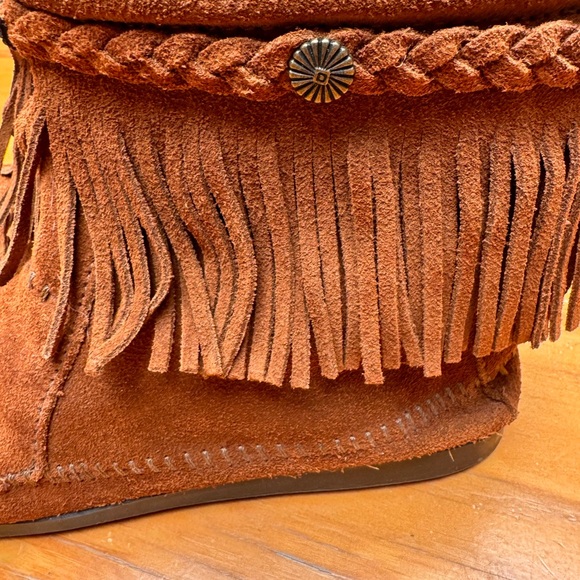 Minnetonka Ankle Moccasins Size 9 Womens Suede Leather Fringed Studs Zip Up Back - Picture 6 of 14